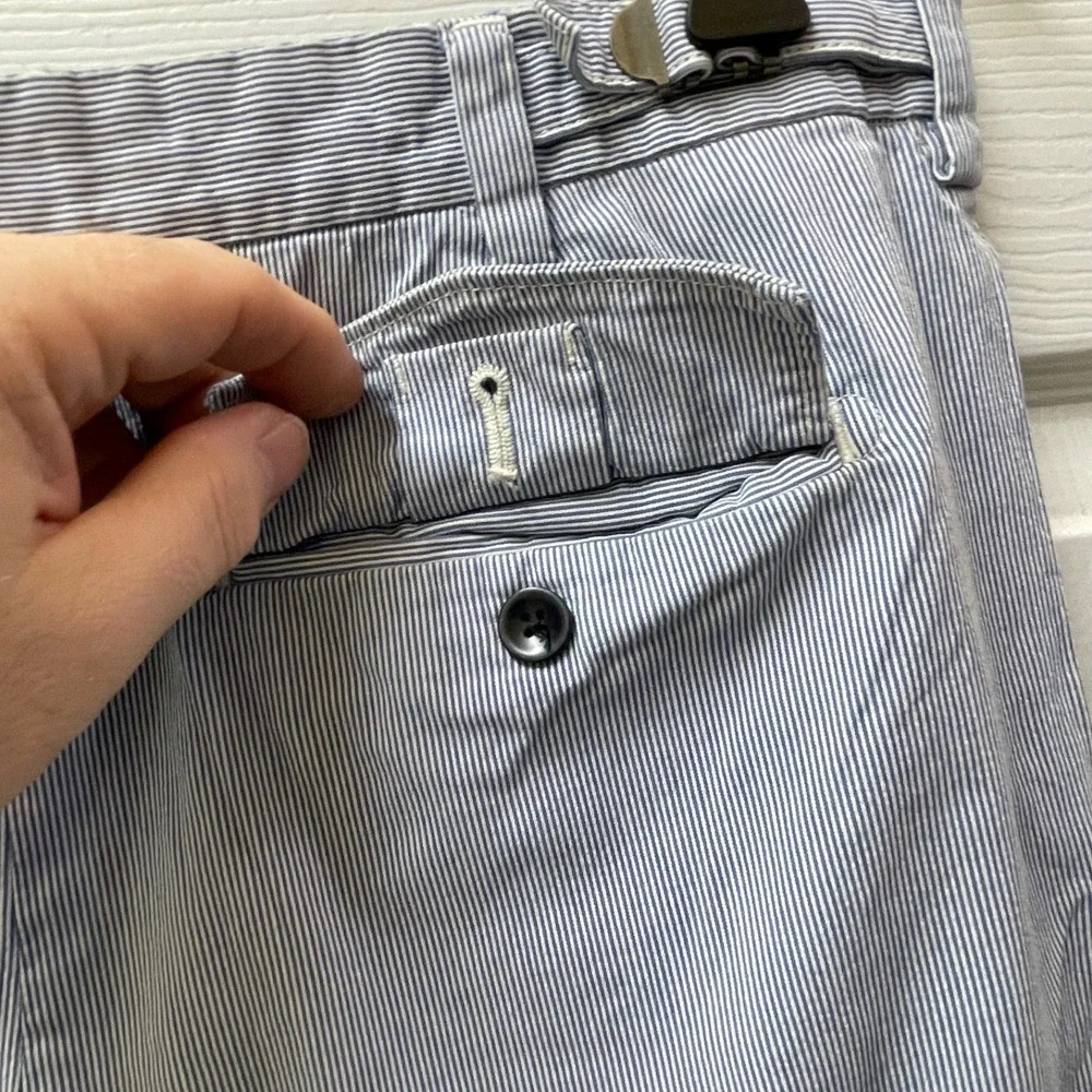Banana Republic Men's Size 32 Seersucker Blue/White Belted Back Hidden‎ Closure